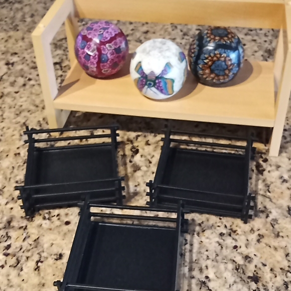 Set of 3 Candles with Metal Stand. 3 Different Beautiful Designs. - Picture 12 of 16